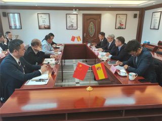  2020年11月27日，乐家集团高层辅导光临必赢亚洲建材集团总部互换工作